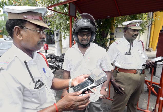 hyderabadpolicebeginspecialdrivefromtodaytocollectechallans